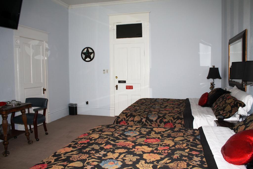 Angel'S Nest Bed & Breakfast Уедърфорд Стая снимка